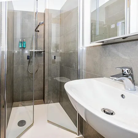 Apartment Have-a-nice-stay - Nahe Bahnhof - 20 Minuten Nach Hamburg - Trotzdem Ruhig Gelegen - 6 Minuten Zu Fuss Ins Zentrum - Modern Eingerichtet *