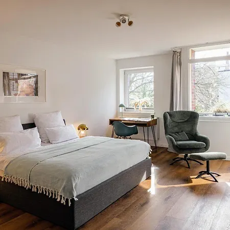 Have-a-nice-stay - Nahe Bahnhof - 20 Minuten Nach Hamburg - Trotzdem Ruhig Gelegen - 6 Minuten Zu Fuss Ins Zentrum - Modern Eingerichtet *