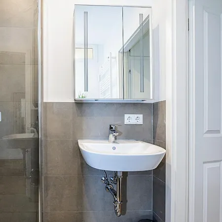 Have-a-nice-stay - Nahe Bahnhof - 20 Minuten Nach Hamburg - Trotzdem Ruhig Gelegen - 6 Minuten Zu Fuss Ins Zentrum - Modern Eingerichtet *