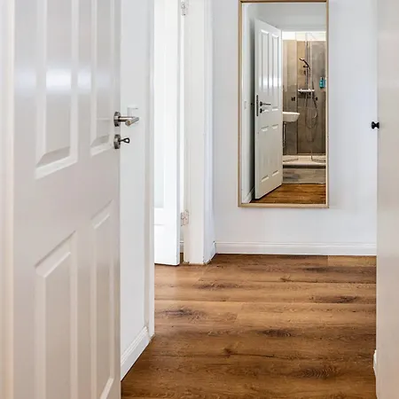 Have-a-nice-stay - Nahe Bahnhof - 20 Minuten Nach Hamburg - Trotzdem Ruhig Gelegen - 6 Minuten Zu Fuss Ins Zentrum - Modern Eingerichtet Apartment