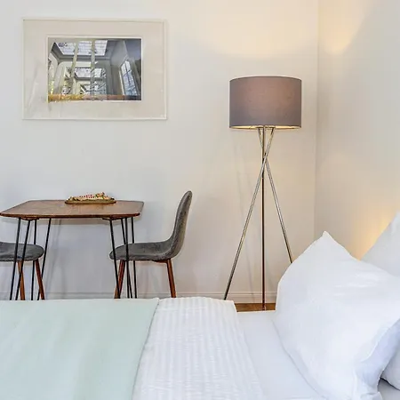 Have-a-nice-stay - Nahe Bahnhof - 20 Minuten Nach Hamburg - Trotzdem Ruhig Gelegen - 6 Minuten Zu Fuss Ins Zentrum - Modern Eingerichtet Apartment *